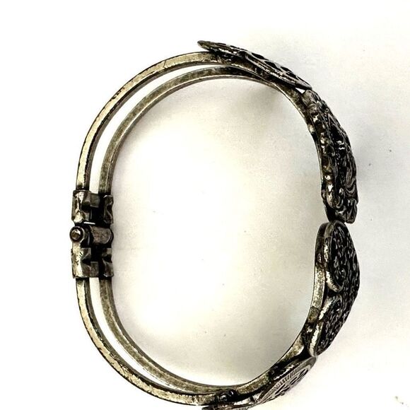 Silver tone heart bracelet - Picture 6 of 8